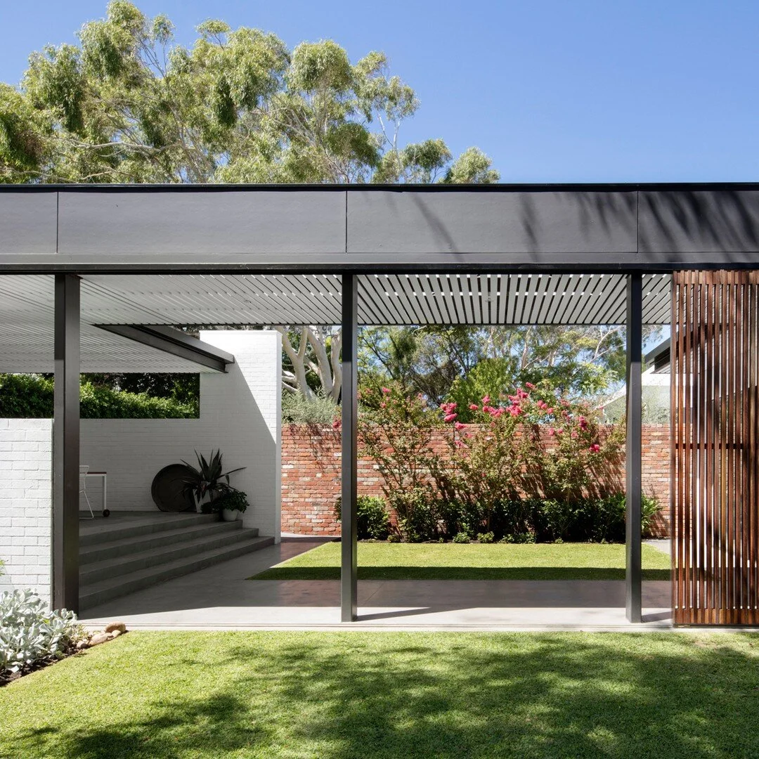 The project extends the house into the garden, the plan shifted and manipulated to capture views of beautiful mature trees on the site and in neighbouring gardens.⠀⠀⠀⠀⠀⠀⠀⠀⠀
⠀⠀⠀⠀⠀⠀⠀⠀⠀
Photo @jack.lovel