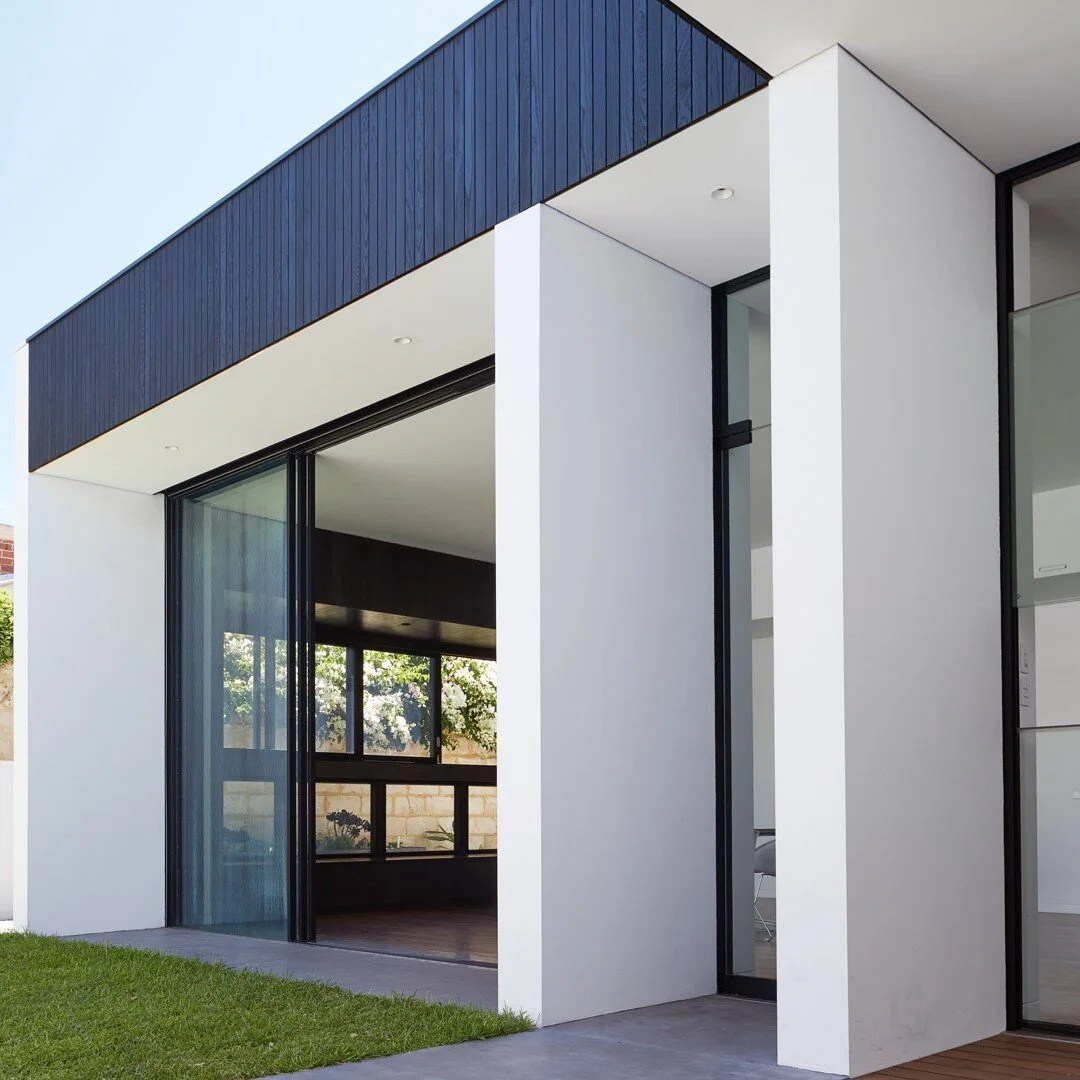 Freshwater balances domestic concerns with a formal rigour and the addition is almost monumental in scale, with blade walls that structure the plan and deep eave overhangs that can be inhabited. ⠀⠀⠀⠀⠀⠀⠀⠀⠀
⠀⠀⠀⠀⠀⠀⠀⠀⠀
Photographer @robfrith ⠀⠀⠀⠀⠀⠀⠀⠀⠀
.⠀⠀⠀⠀⠀⠀⠀⠀⠀
.⠀⠀⠀⠀⠀⠀⠀⠀⠀
.⠀⠀⠀⠀⠀⠀⠀⠀⠀
. ⠀⠀⠀⠀⠀⠀⠀⠀⠀
#pertharchitecture #davidbarrarchitects #contemporaryhomes #architecture #fremantlearchitecture #residentialarchitecture #craftarchitecture #useanarchitect