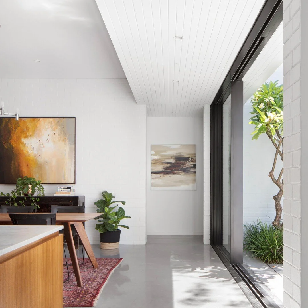 Internally a restrained palette of concrete floors, plaster walls and American Walnut timber joinery gives the client&rsquo;s art and furniture collection prominence.⠀⠀⠀⠀⠀⠀⠀⠀⠀
⠀⠀⠀⠀⠀⠀⠀⠀⠀
Photography @jack.lovel ⠀⠀⠀⠀⠀⠀⠀⠀⠀
.⠀⠀⠀⠀⠀⠀⠀⠀⠀
.⠀⠀⠀⠀⠀⠀⠀⠀⠀
.⠀⠀⠀⠀⠀⠀⠀⠀⠀
. ⠀⠀⠀⠀⠀⠀⠀⠀⠀
#pertharchitecture #davidbarrarchitects #contemporaryhomes #architecture #fremantlearchitecture #residentialarchitecture #craftarchitecture #useanarchitect