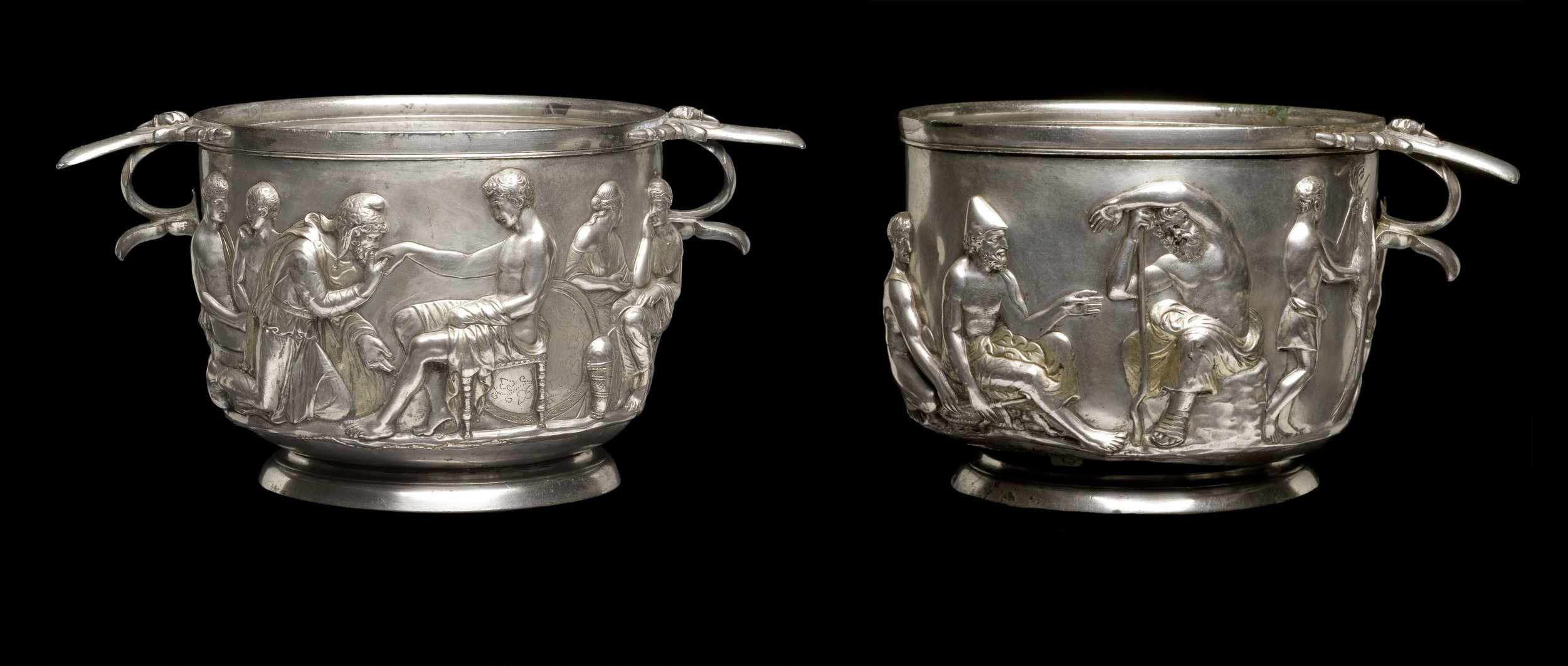 Scyphi sigillati in Hoby inventi. Imagines fecerunt Robertus Fortuna et Kira Ursem, Musaeum nationale regni Daniae.