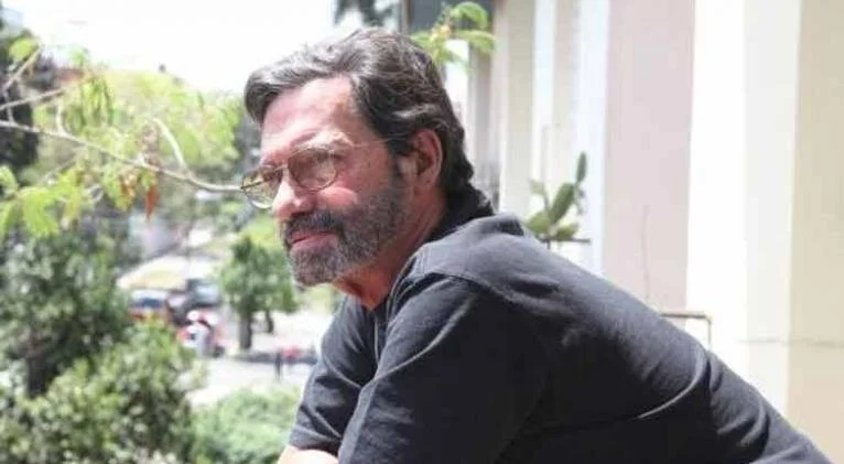      

 
   Remembering Juan Carlos Tabío.  You may not know the name Juan Carlos Tabío, but if you saw the highly acclaimed Cuban film  “Strawberries and Chocolate”  (1993),  which lost out to “ Burnt by the Sun ” for the Best Foreign Language Oscar