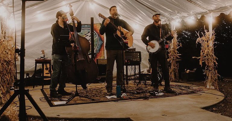 This Saturday!! Moscow Mules starting the night off right! Live music starting at 6pm followed by the Kino Film Festival after party at 9:30pm! 🪕