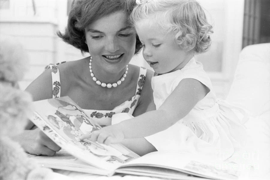Jacqueline Kennedy and Caroline by Phillip Harrington, 1959 via The Harrington Collection/Alamy