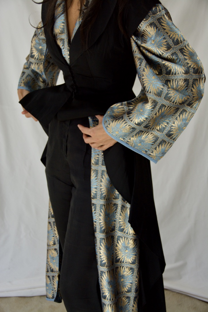 Here, the volume of the sleeves is exaggerated by the addition of this 1950s hostess gown. Worn over high-waisted silk pants.