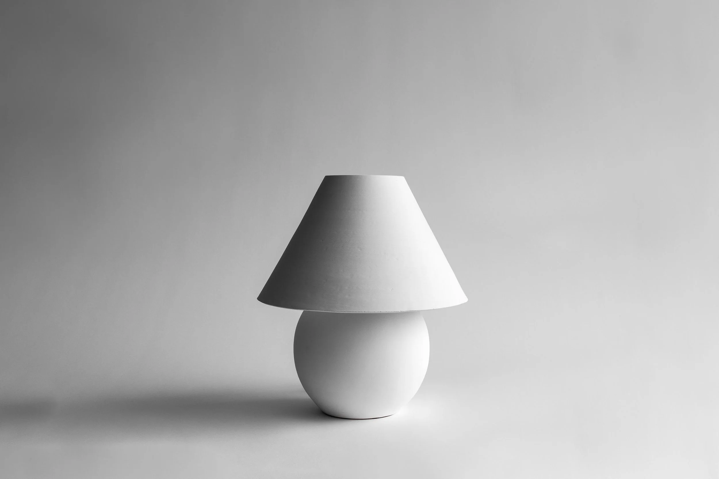 TERRACOTTA TABLE LAMP, WHITE