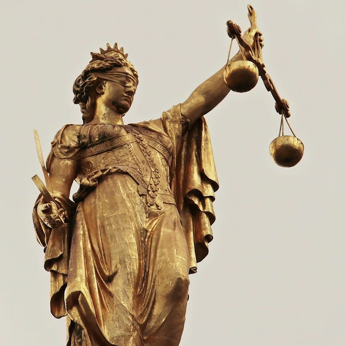 justitia-2597016_1920.jpg