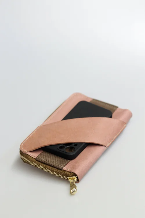 【送料・関税込】CHLOE WALLET CHC24WP448O16 26M The Chloe Wallet — Blackburn Goods