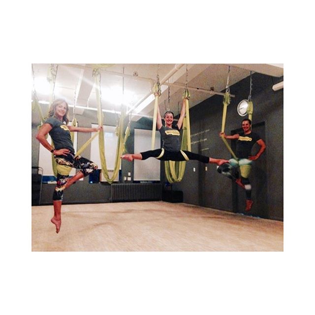 #TGIF! 😆 ! 
#Photooftheday goes to @jenngreenstudiok ! Awesome photo! 😎💥 #antigravity #fitness #antigravityfitness #aerialyoga #health #wellness #body #spirit