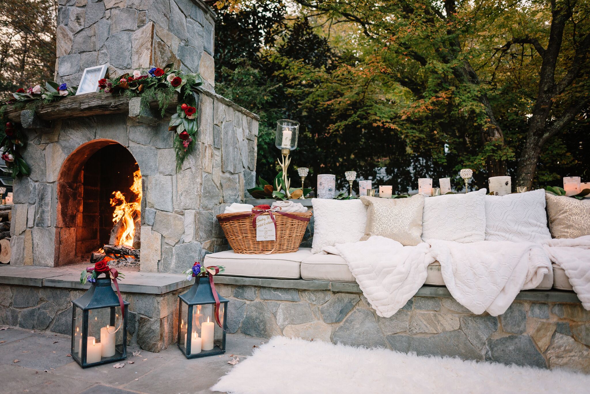 Winter wedding, lanterns, fur