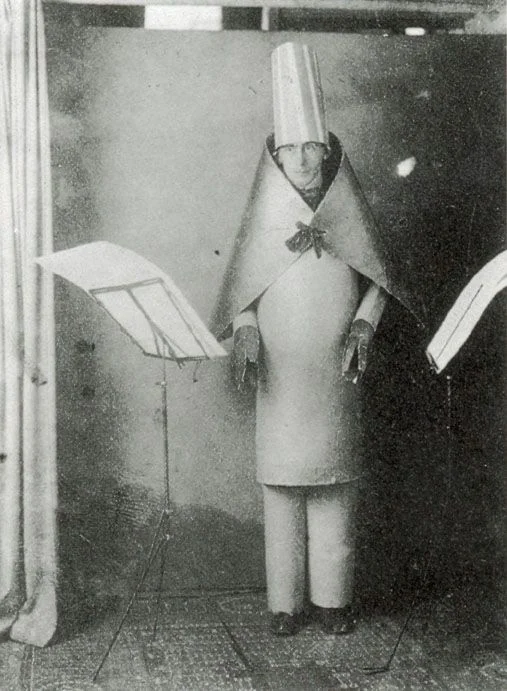 Hugo_Ball_Cabaret_Voltaire.jpg