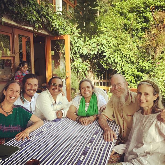 ... and a moment to be remembered from the GuateMaya experience we recently had... Our last ceremony was a bridge for our teachers to finally meet and share their presence. We witness the fulfillment of a vision and the realization of a dream.
Infinite gratitude, respect and all our reciprocity to this beloved friends and teachers - Keith & Barbara Wilson, holders of The Channeled Cacao Ceremony 🌈 Nan Faviana And Tat Pedro, keepers of the traditional Maya K’iche’ Ceremonies. 🙏🏼 For the love and the guidance and for their work in this our Mother Earth.
To 🌈Nan Izabel y Tat Izaias @izaiassajvin @anaizabelperez , our local familia Maya Katchiquel in San Marcos, 1,2,3, 400 veces gracias for the harmony that supported our journey. “Guatemaya son sus trajes, sus tierras, su historia, su dolor, y su pueblo que el camino nos regala con amor. A esta tierra querida que vive en nuestro interior, Gracias Guatemaya linda de todo corazón.” ❣️🌽🐌🦌🔥💦💨⛰✨🌈