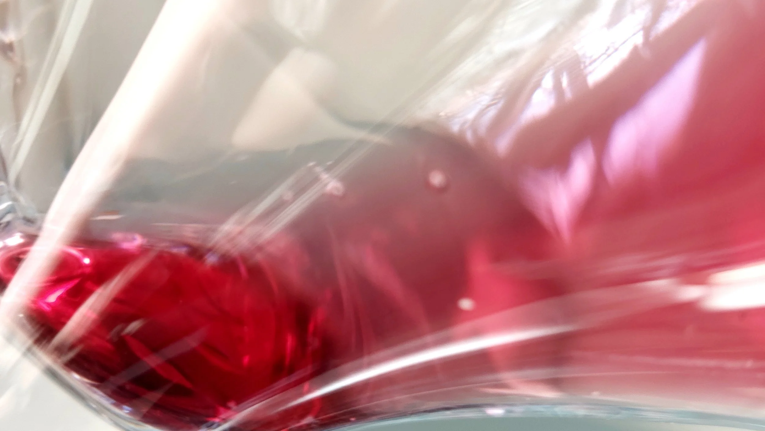  Right before leaving for Gulf Shores, I was enjoying a relaxed afternoon sipping a glass of Merlot and reading Patrick O’Brien’s  Master and Commander.  As I did so, I was suddenly struck by the translucent mingling of color in my wine glass. The br