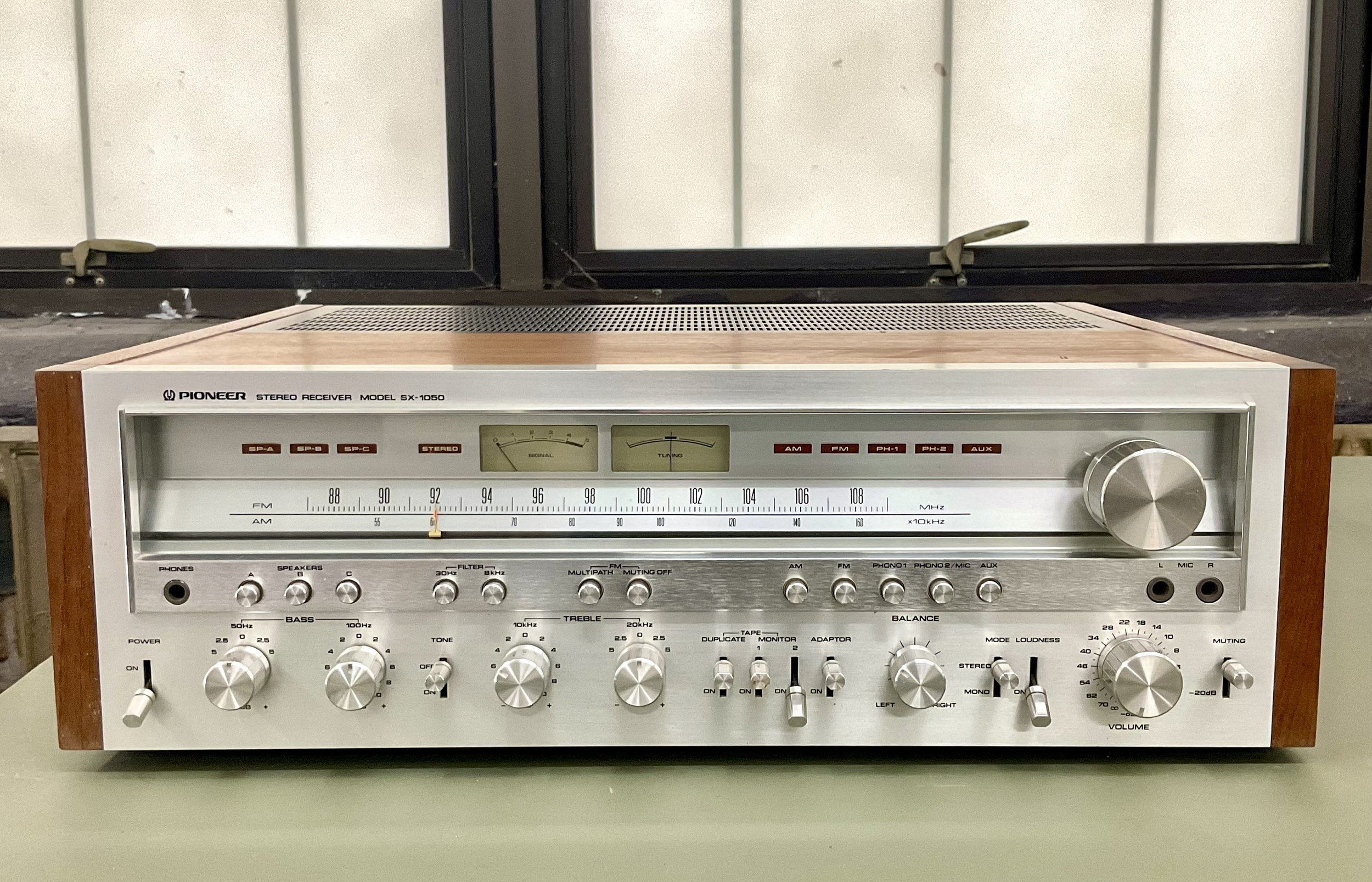 Pioneer SX-1050 AM/FM Receiver