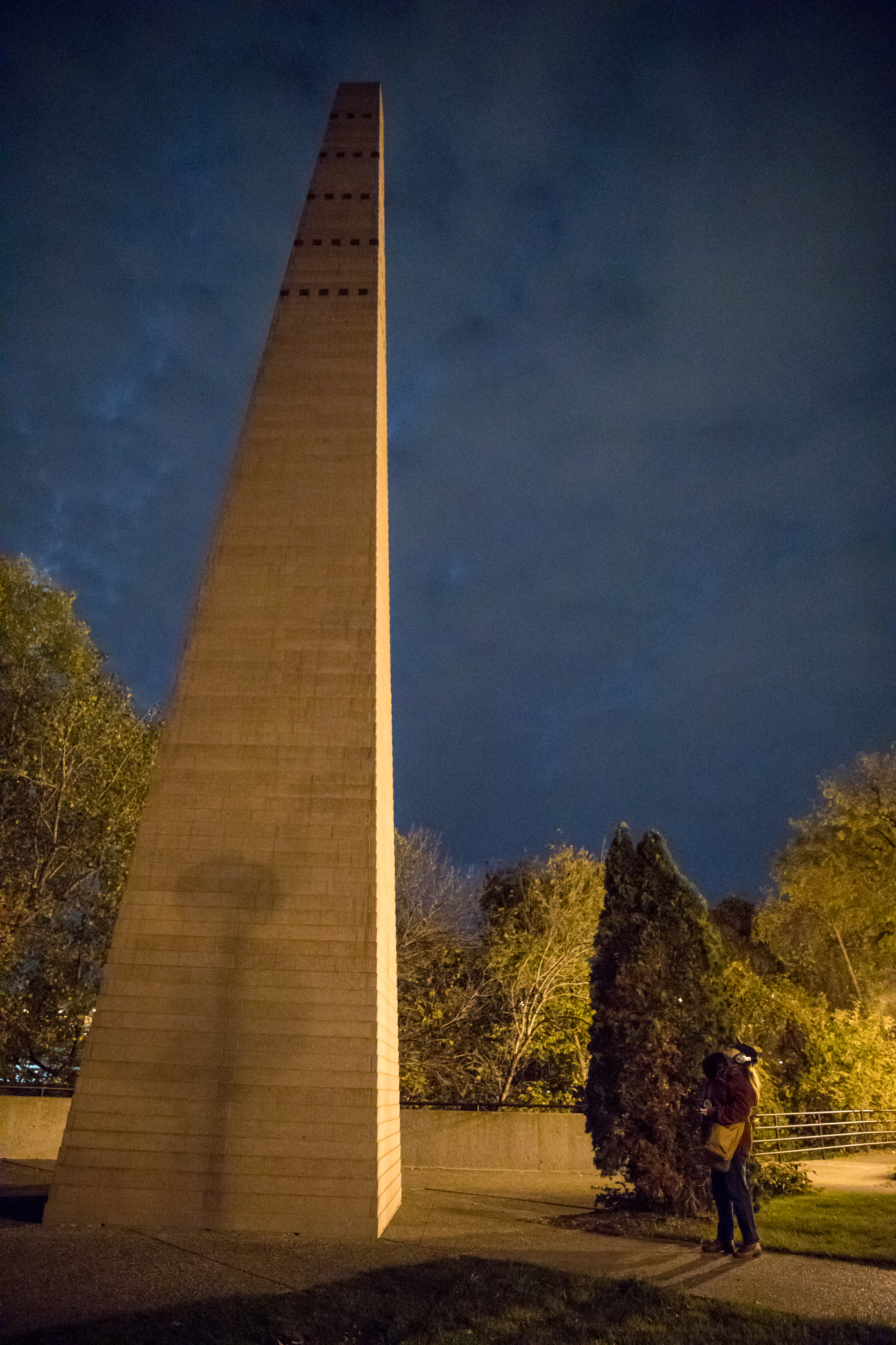 Obelisk at night.jpg