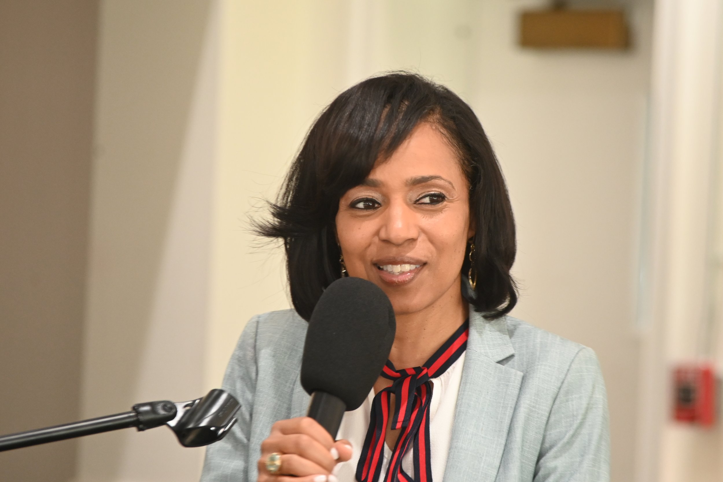 Alsobrooks Brings 7 Policy Points To Meet &amp; Greet