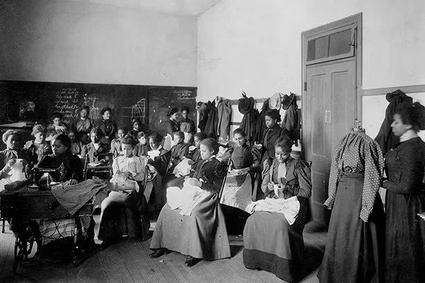 Black Fashion: Wearable Language in the 19th &amp; 20th Centuries