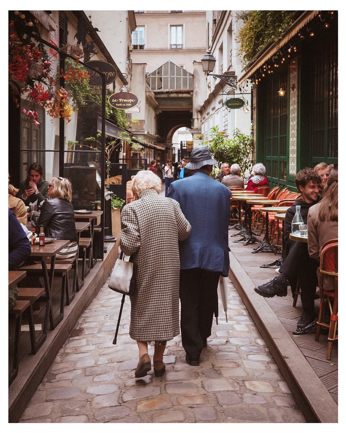 Found our doppelg&auml;ngers 40 years from now @andrea_de_la_chapelle