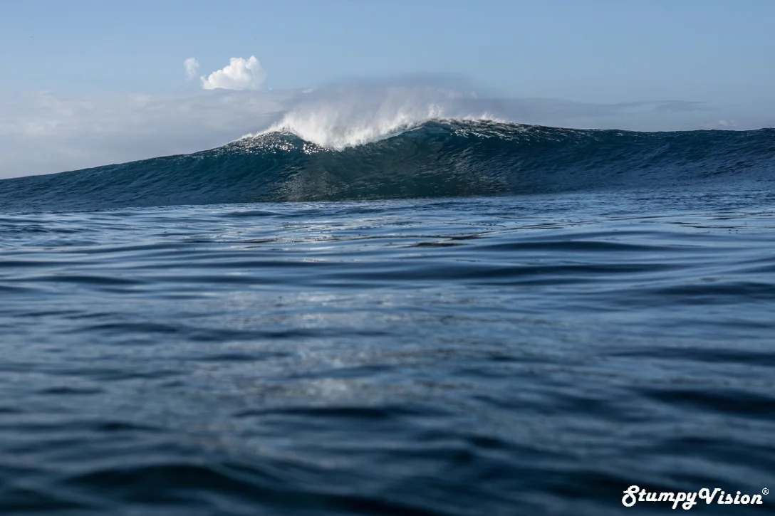 Big wave Galápagos