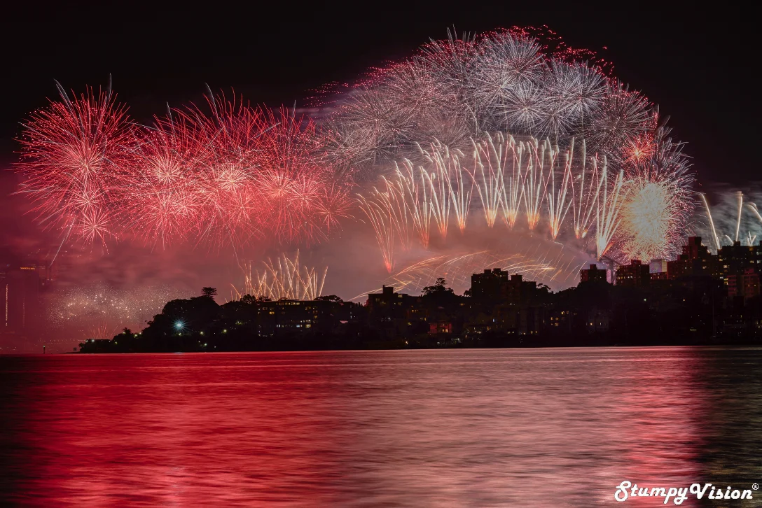 The grand finale. Love the action and detail on this one but there was almost to much light for a correct exposure. Settings: Aperture F11, Exposure 2.5 secs & Iso 100.
