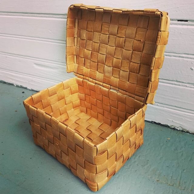 Should I teach a hinge lidded basket this fall? 
Or two compartment basket.....
#decisions #choices #class #proposal #hinge