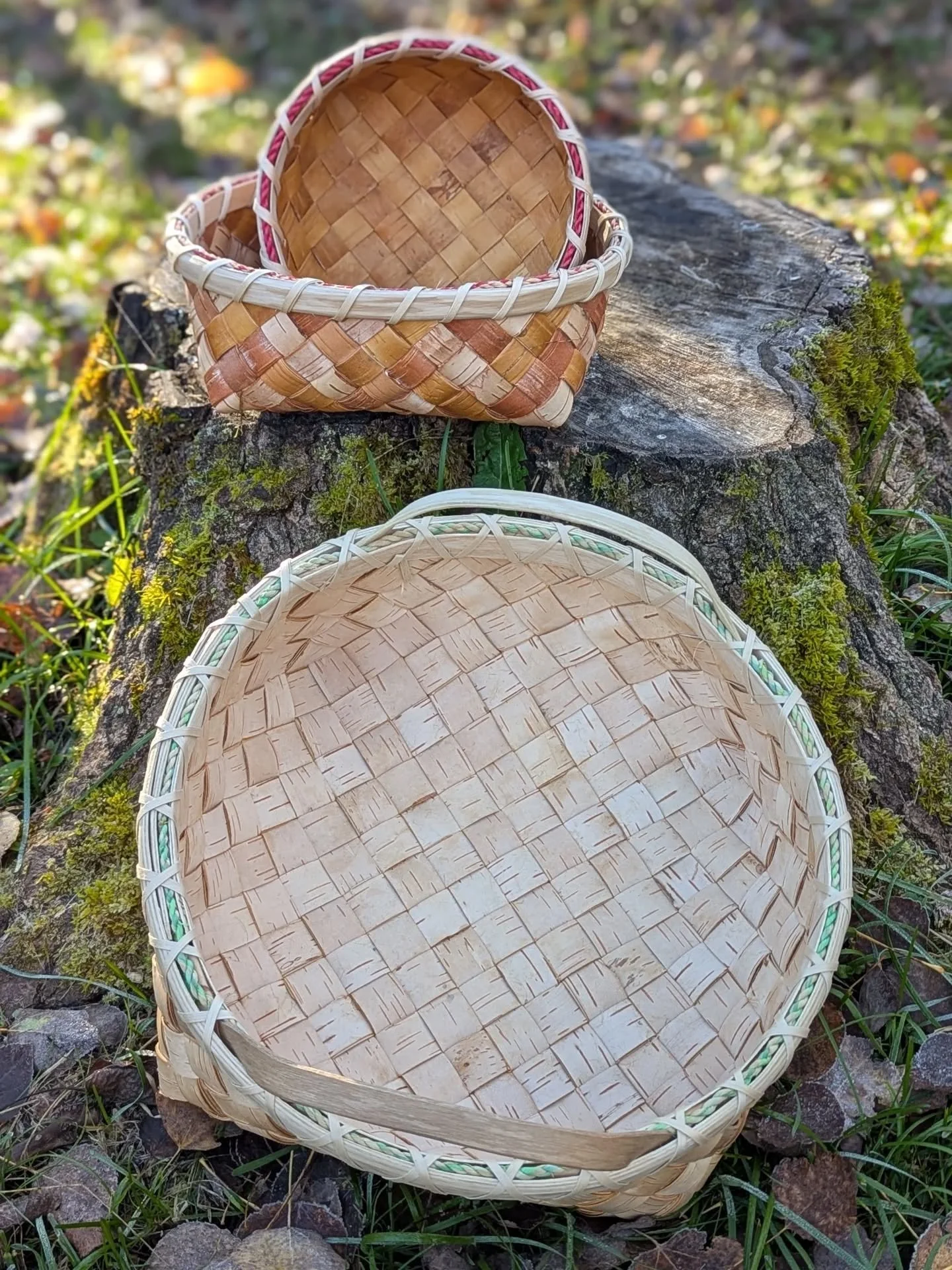get it right, get it tight! 
making baskets to sell this winter - birch baskets with black ash rims/handles &amp; basswood cordage inlay -
first available at Julmarknad at the Swedish Institute 
#goodbark #handmade #natural #baskets