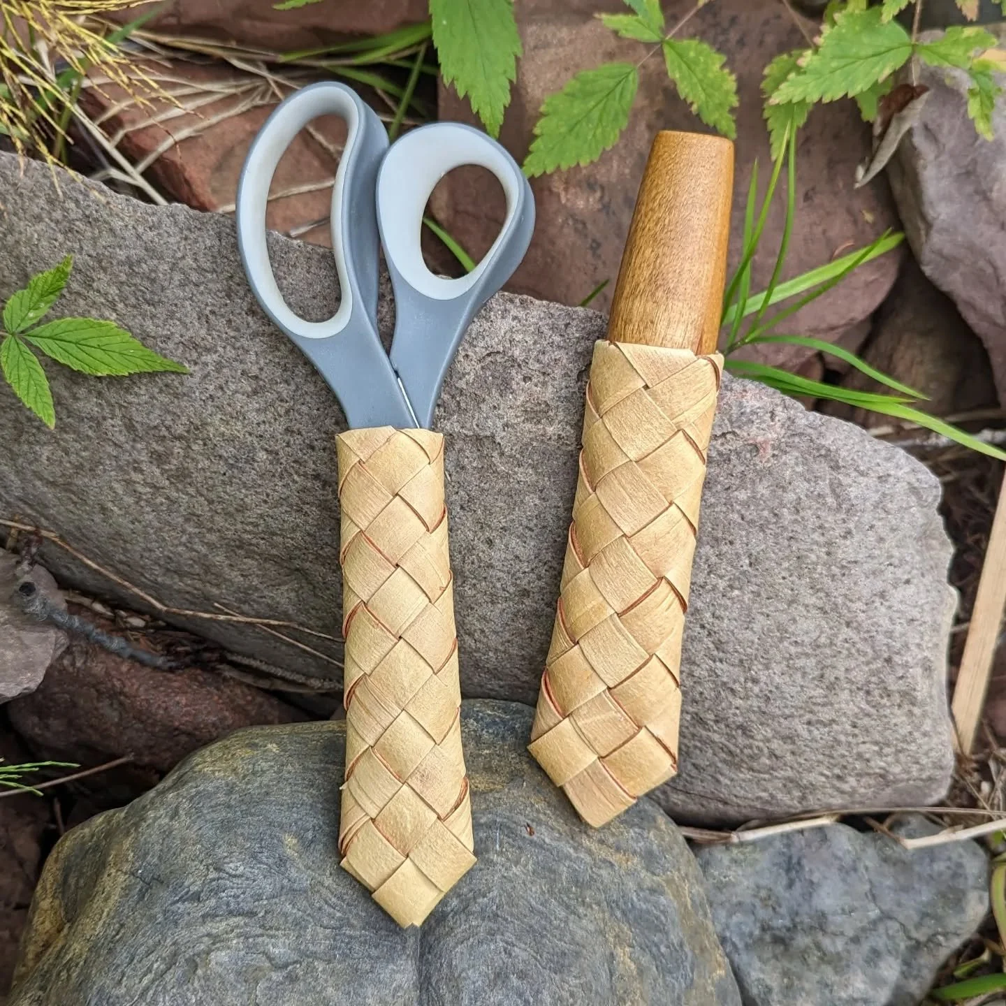 Every tool deserves a sheath - come make a neat sheath with me next week @fireweedwoodshop.  Woven with birch bark + love - hope to see you there!  Register on Fireweed's website. 
#birch #sheath #knife #scissor #weaverfever