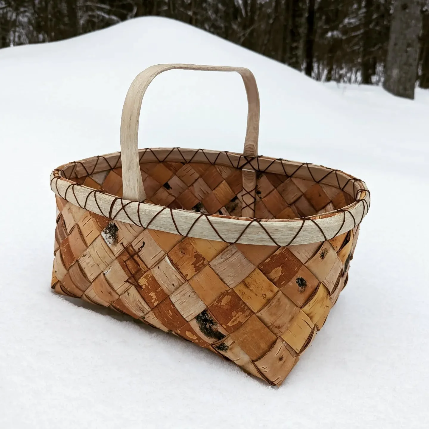 Last chance to sign up for the birch bark foray basket class on May 19, 20, &amp; 21st @fireweedwoodshop 
Go to their website for more info
#weaverfever #makeyourown #baskets #forage
