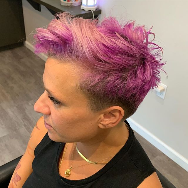 Oh how we love this client. A hairstylist in Boston is going to be so lucky when she picks them. Took some length and cleaned up this beauty. Styled with Neuma Texturizer. @yogicrockett #glrsalon #nuema #nontoxichaircare