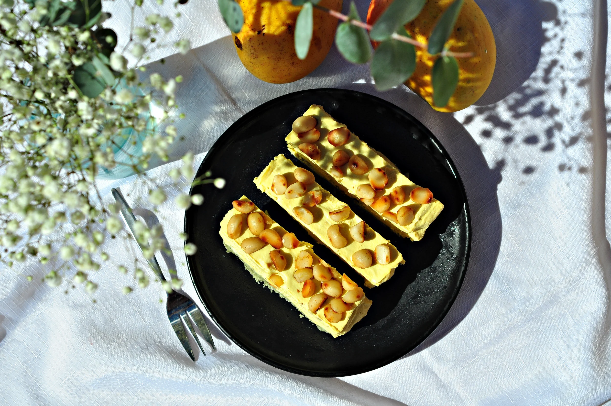 Mango cheesecake close land.jpg