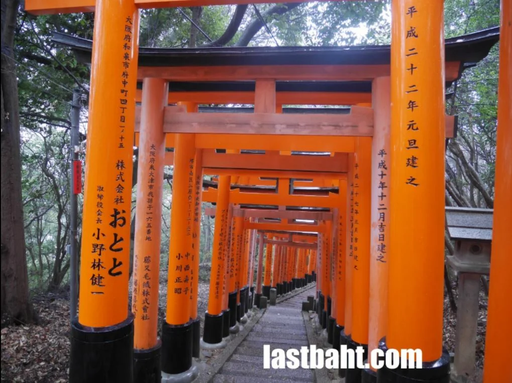  Fushimi Inari Shrine, Kyoto, Japan 
