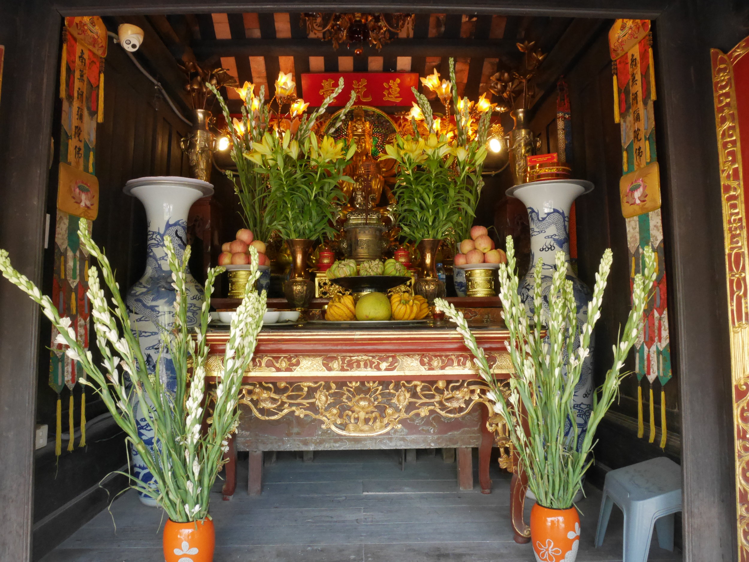  shrine inside the One Pillar Pagoda 