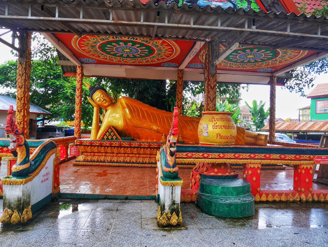  Reclining Buddha statue 