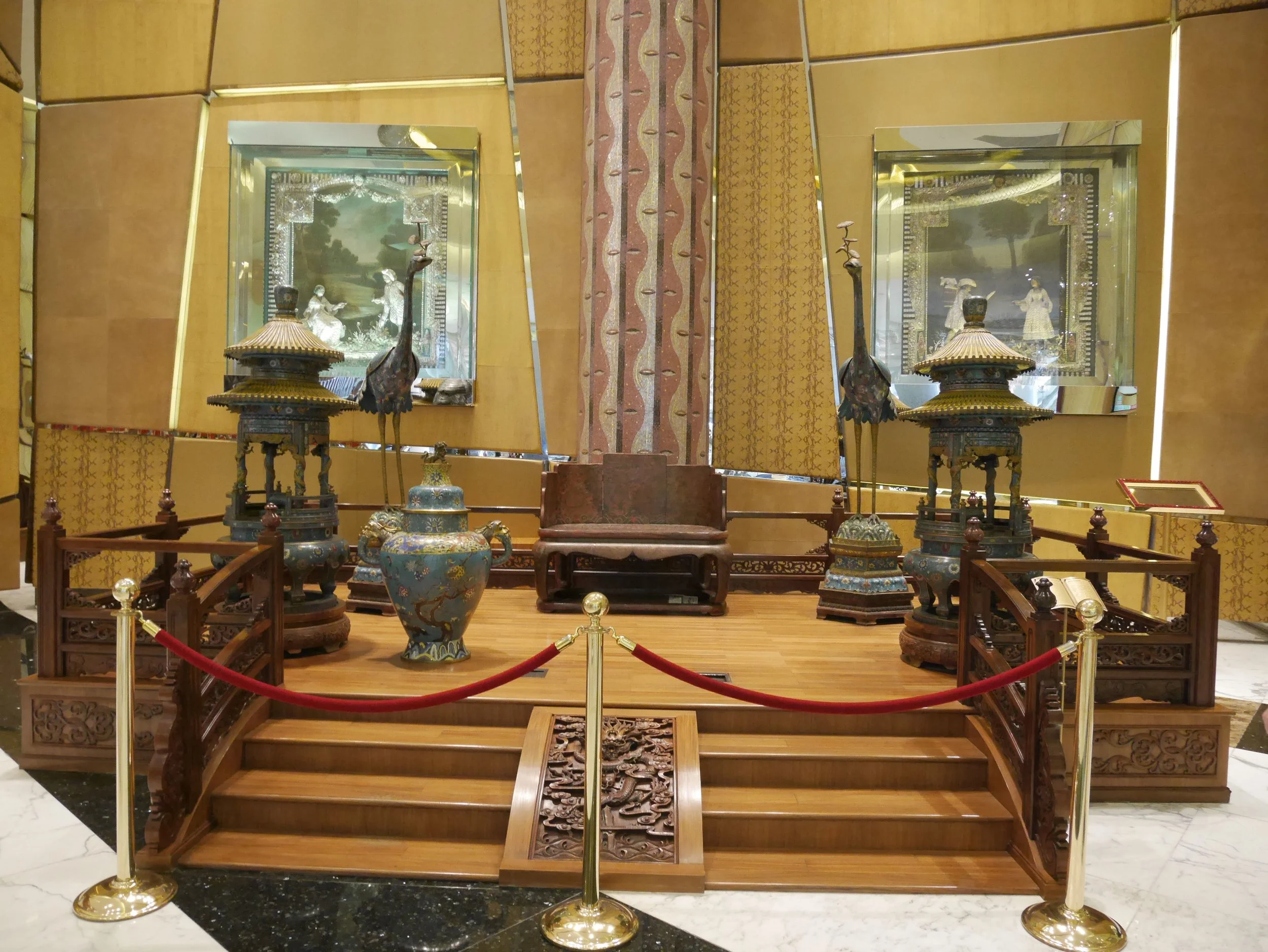  The Dragon Throne of the Chinese Emperors is on display in the lobby of the Grand Lisboa Macau. 