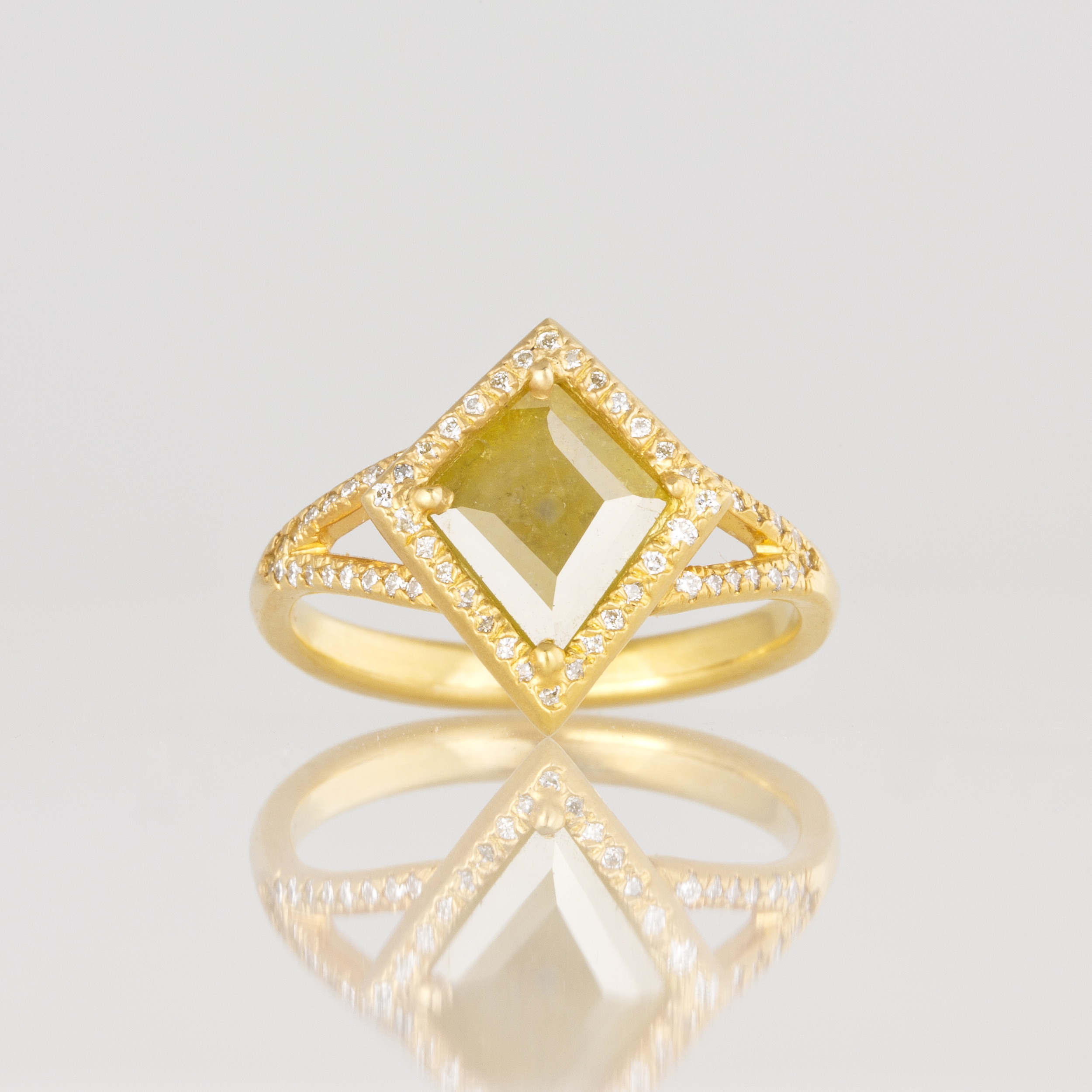 Kite Ring with Split Shank