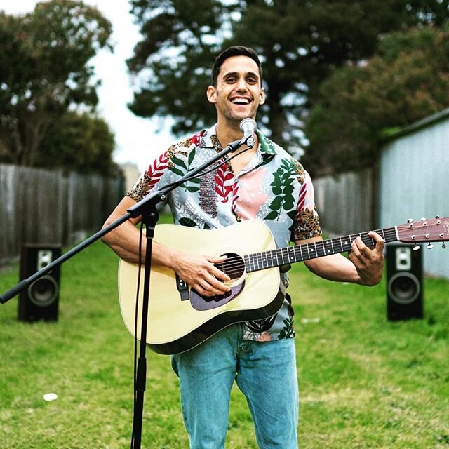 Picked up these sweet speakers off the side of the street and love em. #hardrubbish #thebestthingsinlifearefree #soundsgood #freeprops #trashandtreasure #laneway #photoshoot #guitar