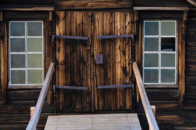 R&oslash;ros, Norway. #r&oslash;ros #tr&oslash;ndelag #visitr&oslash;ros #door #windows