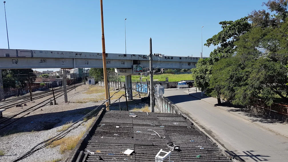 The flyover and the landscape of the Realengo neighbourhood. Photo by Claudia Seldin, 2018