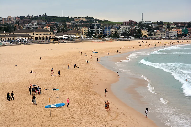 We're off on the cliff-side walk from Bondi to Coogee!