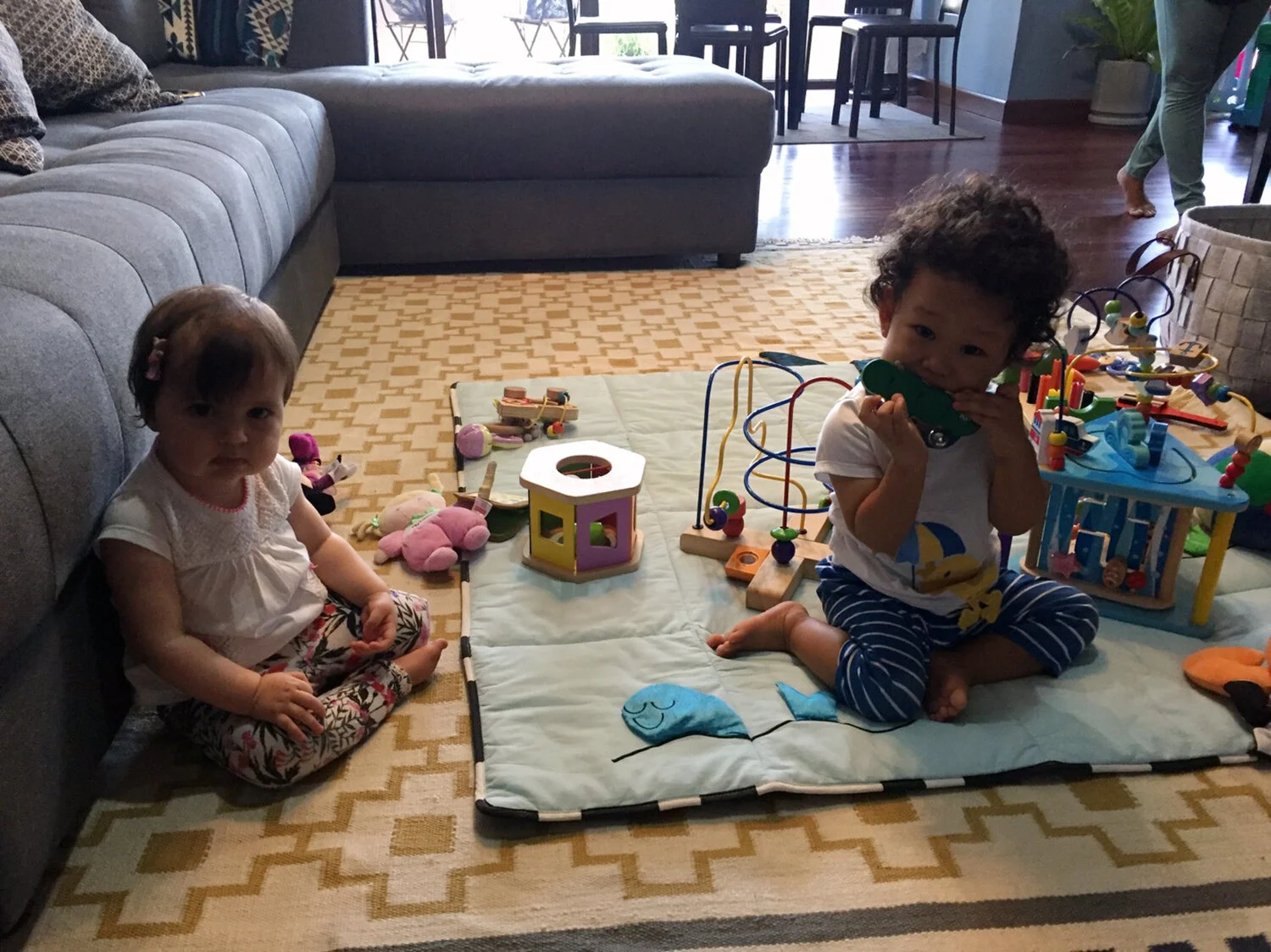 Arlo visits his friend Mia's house on Friday morning.