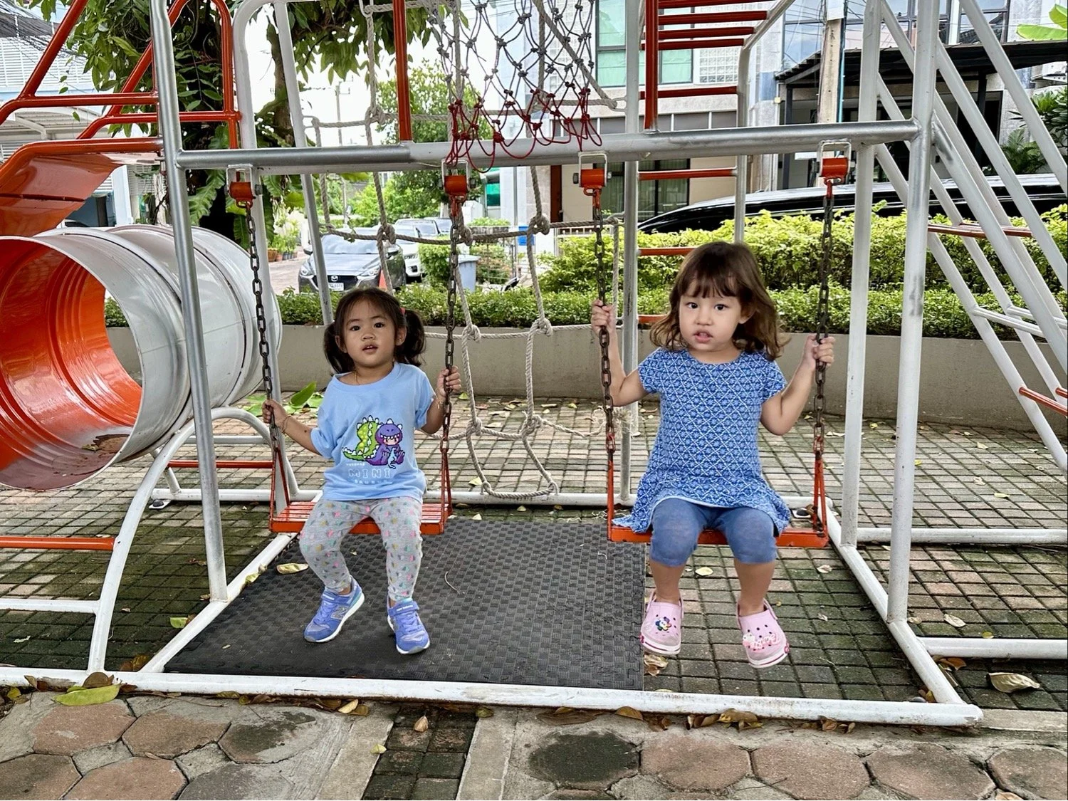 Playdate with Arlo's friend Trins, and his younger sister Pim.