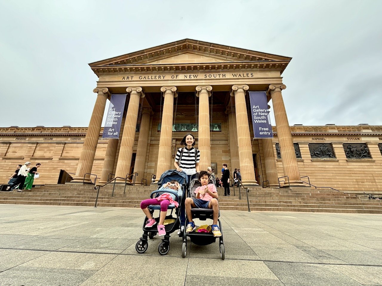 Heading into the Art Gallery of NSW on the way home.