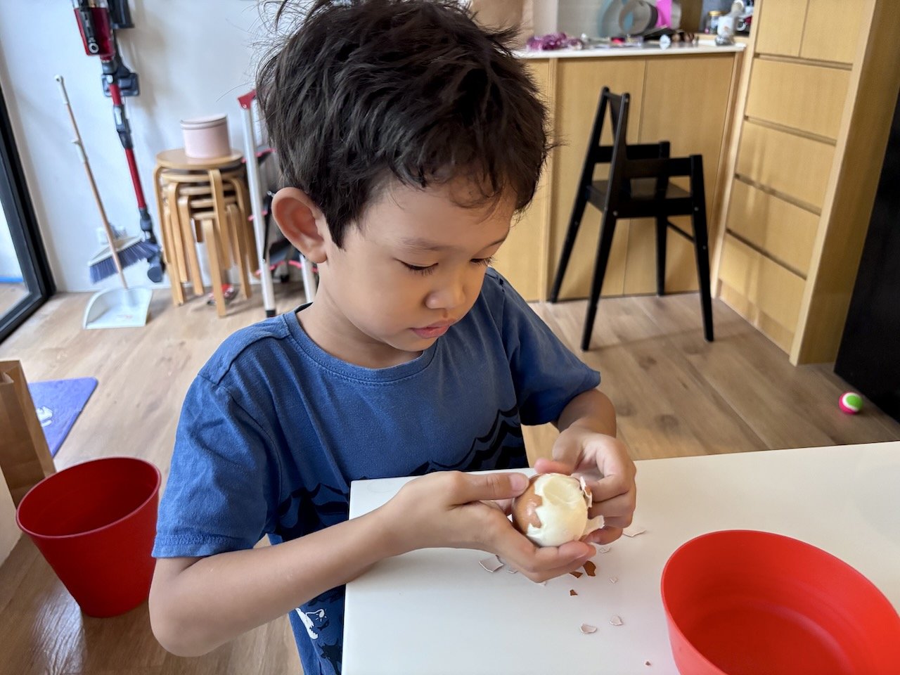 Peeling their own eggs for brekkie.