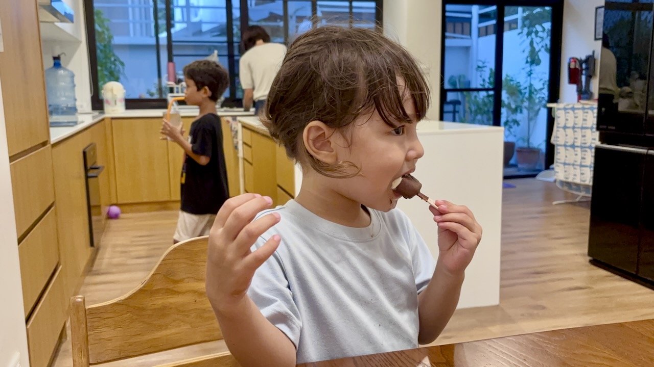 Special evening: mini-Magnum for dessert!