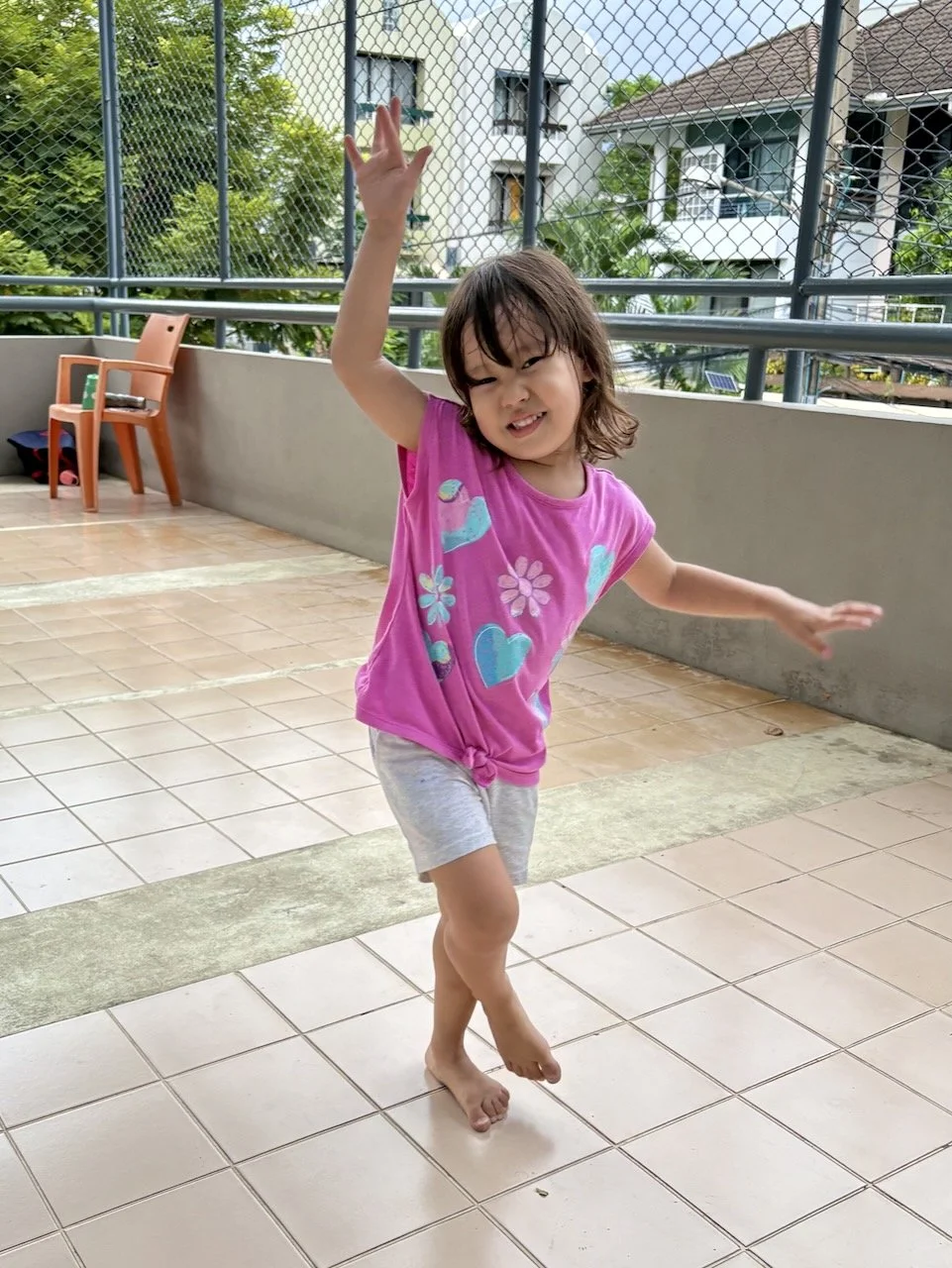 Fancy dance / tai chi moves.