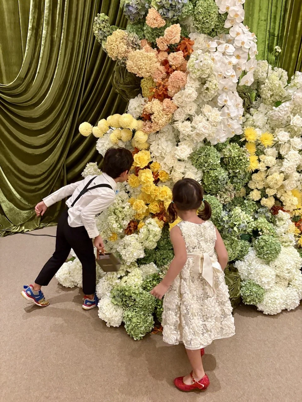 Checking out the beautiful (real!) flower bouquets.