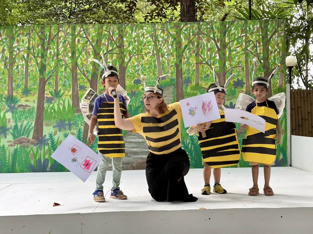 Talking about how bees see colors.