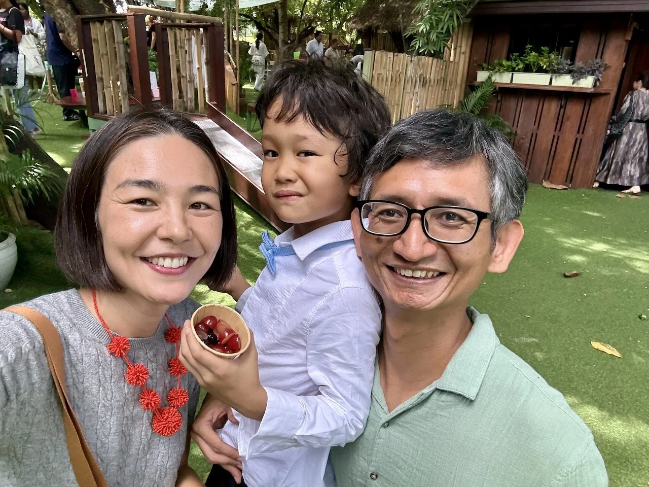 Oh, we almost forgot to take a photo with Arlo!