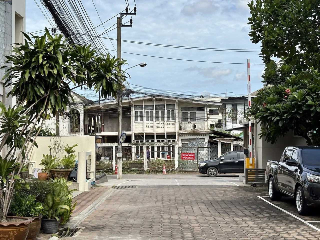 The house at the entrance of the moo baan has cleared out all the growth. You can actually see a house now!