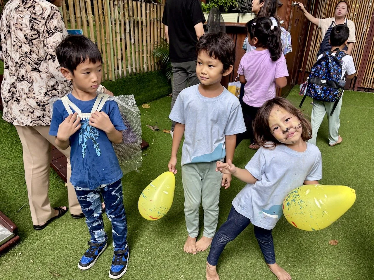 1 o'clock: the kids are free for the summer!