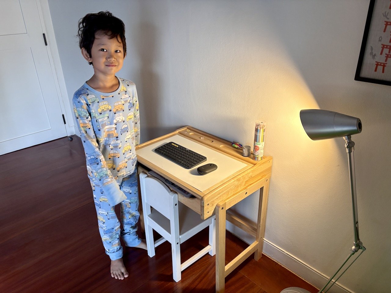 He's set up his own little office...